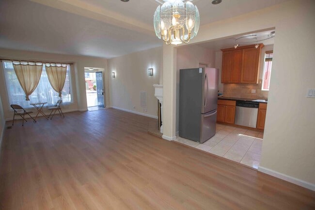Building Photo - Stunning 2BD/1BA Contemporary Home with Pa...