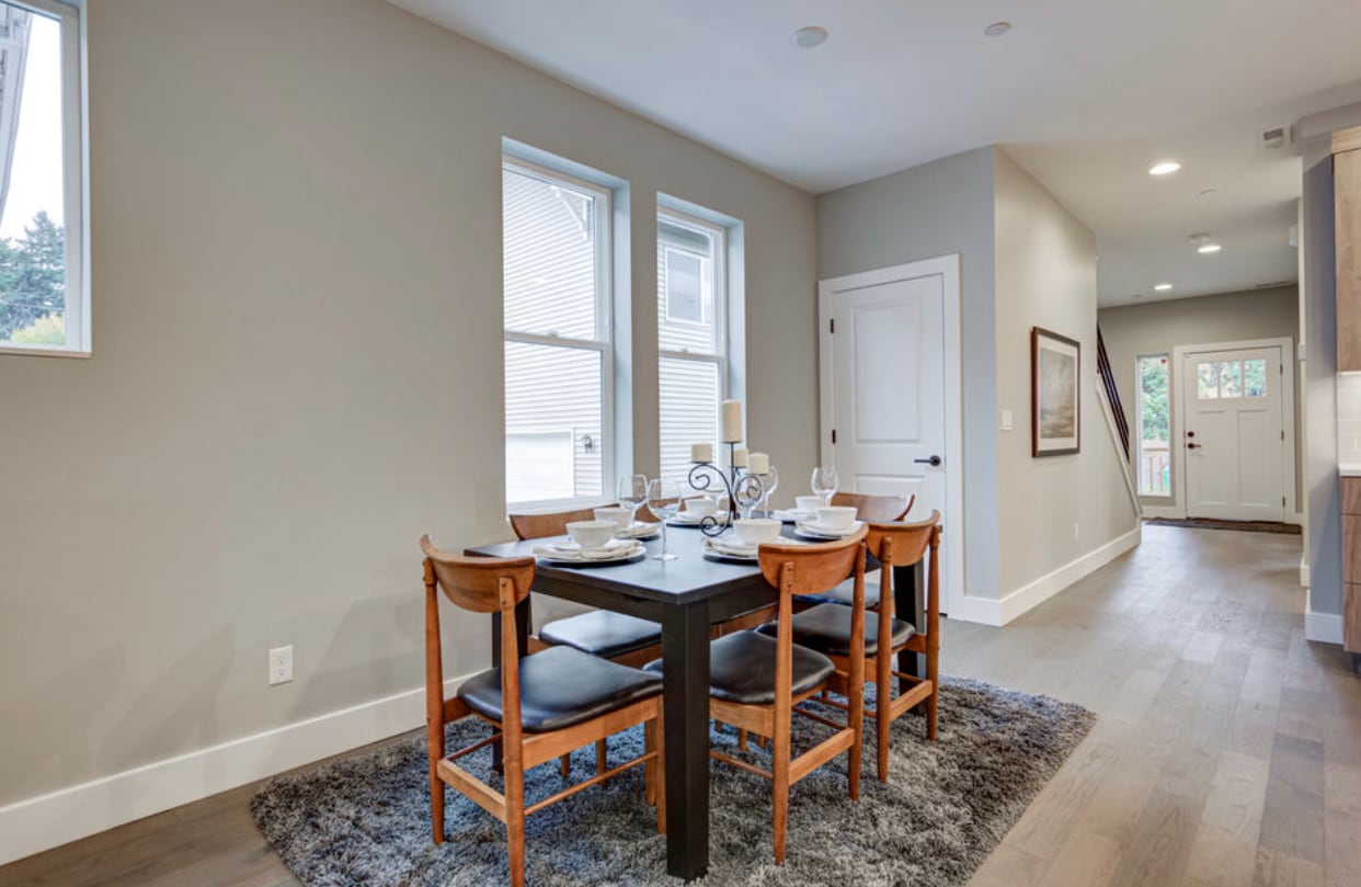 Building Photo - 6049 NE Flanders St