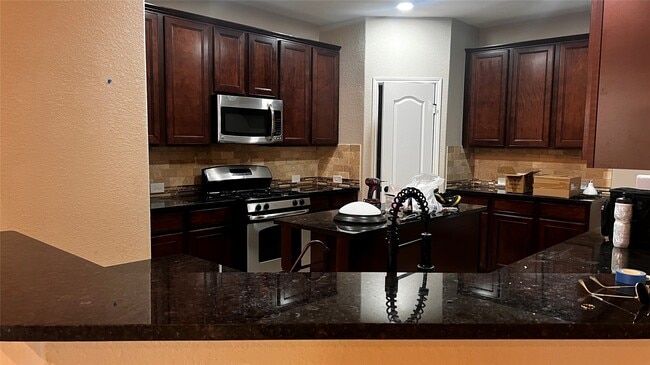 Building Photo - 208 Forest Peak Way