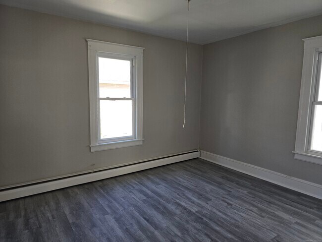 Building Photo - 465 Burritt St