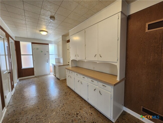 Building Photo - 564 Laurel Ln