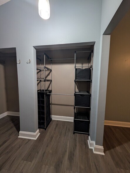 Building Photo - 4456 Oakham Ct