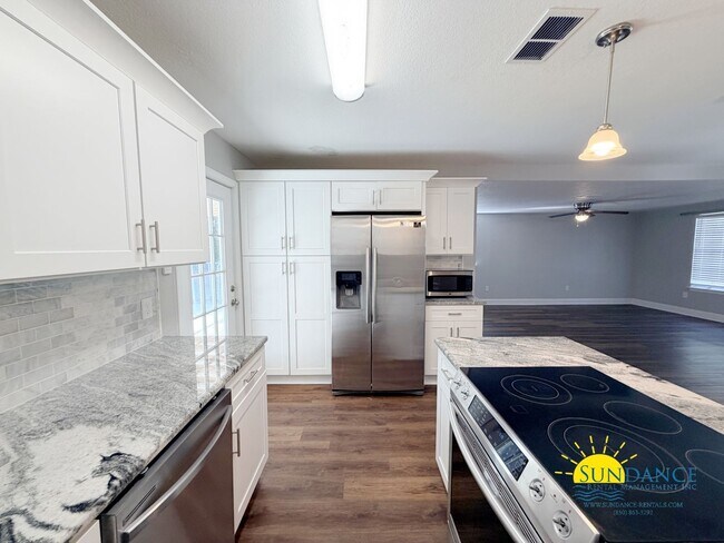 Building Photo - Upgraded 4BR Home with In-Ground Pool in Fort Walton Beach!