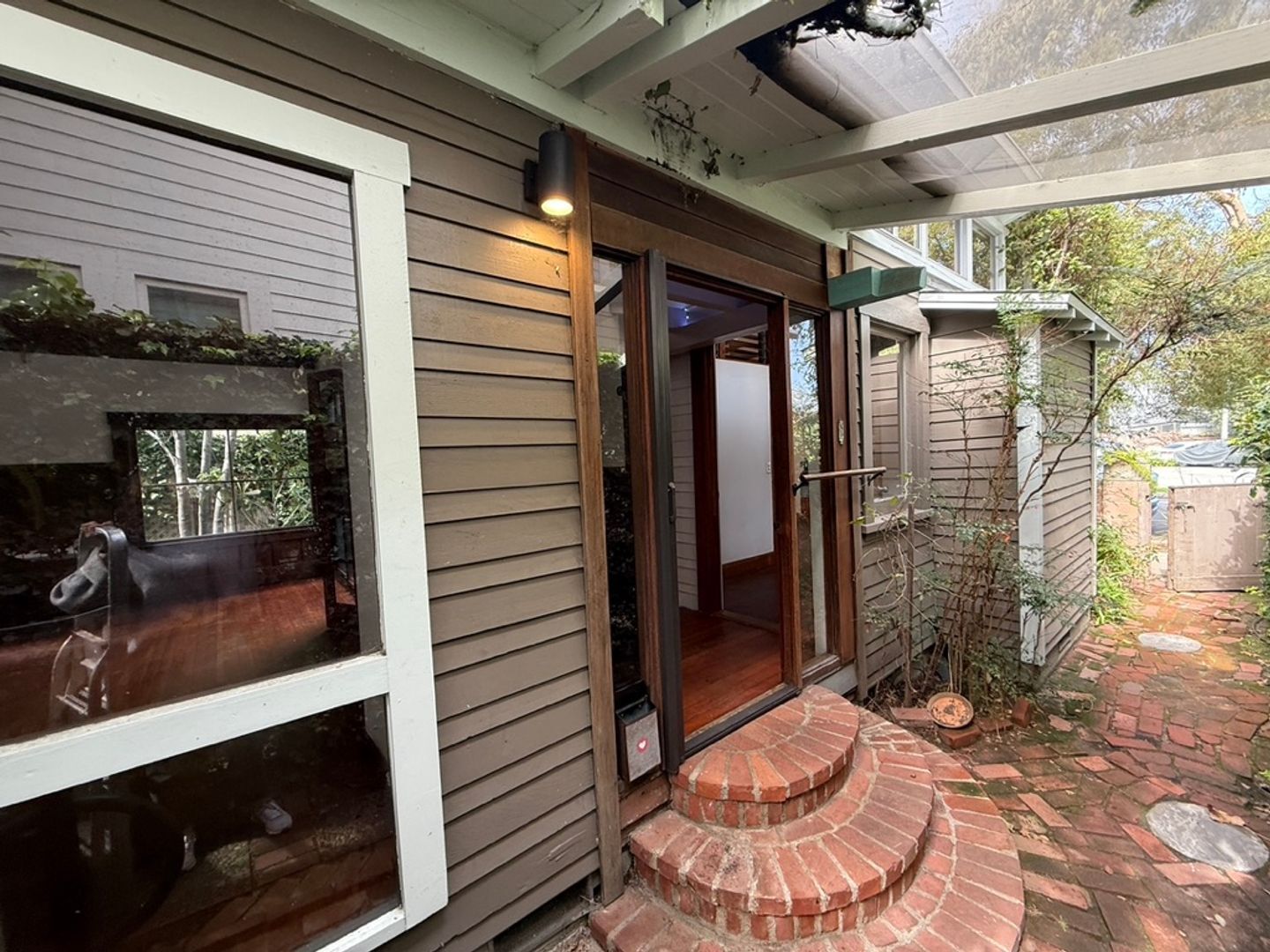 Building Photo - Private Venice Bungalow Near Abbot Kinney | 1BR + Office, 2 Baths, Garden Patio