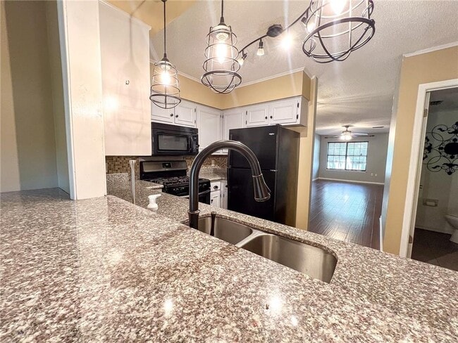 Building Photo - 953 Dickenson Ave