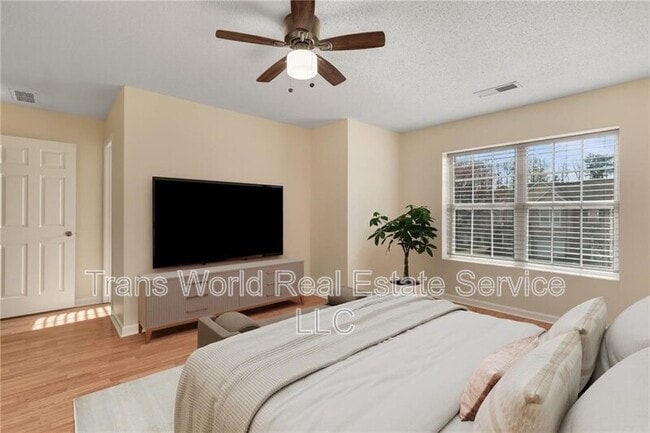 Building Photo - 1102 Pleasant Oaks Ct