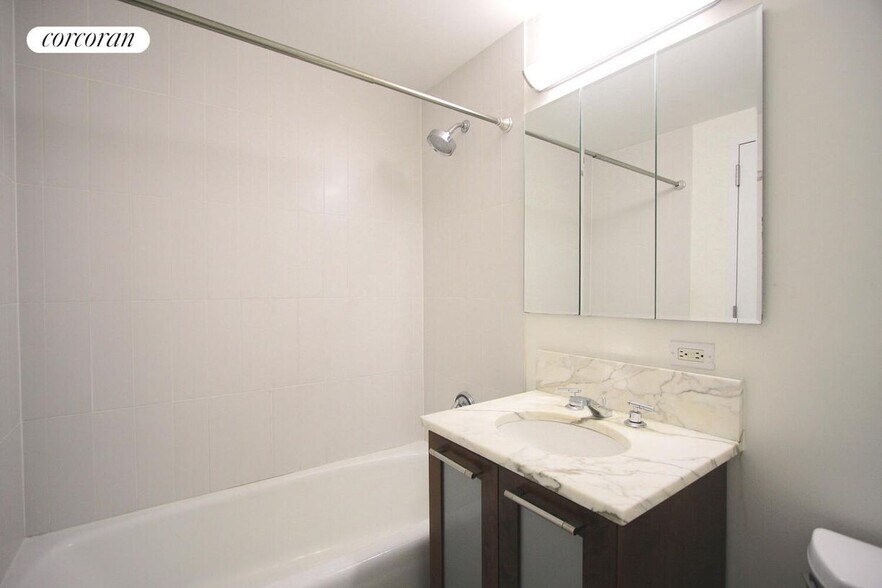 Building Photo - 121 E 23rd St