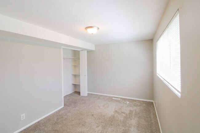 Building Photo - Orem Home