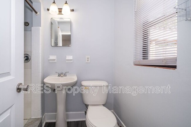 Building Photo - 5601 Andora St