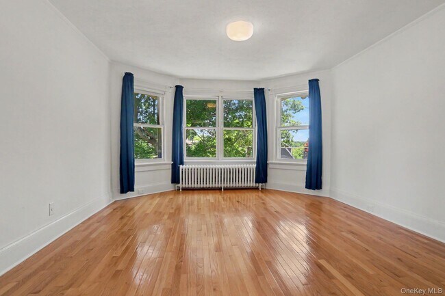 Building Photo - 71 Grand St