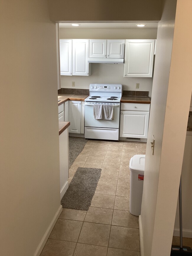 Building Photo - 1208 Howard St