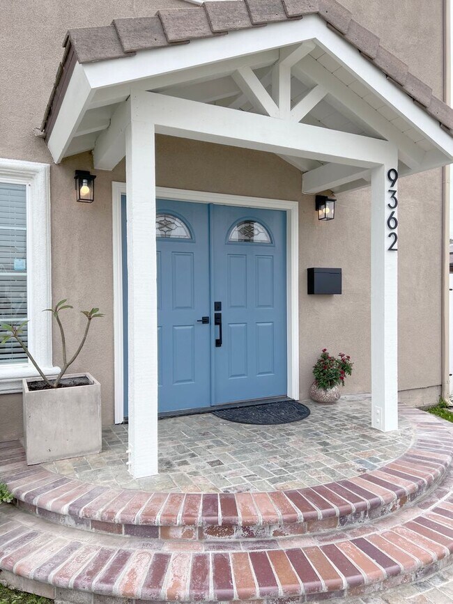 Building Photo - NEW AC - Bright & Spacious Single-Family Home with Pool