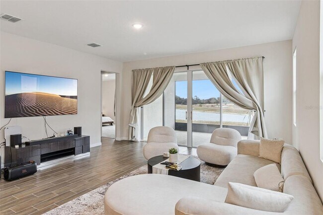 Building Photo - 654 Heritage Sq Dr