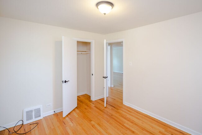 Building Photo - 4262 W Nelson St