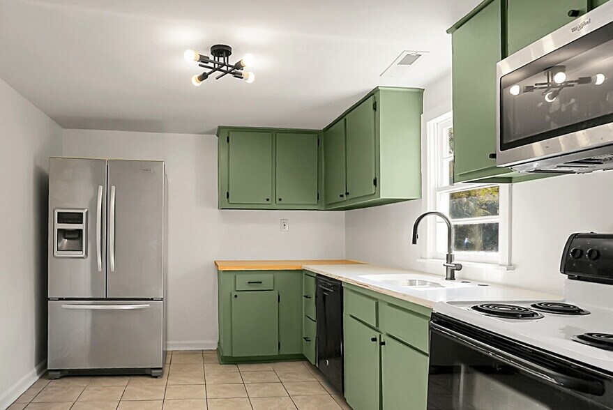 Kitchen / dining room - 2735 Exchange Landing Rd