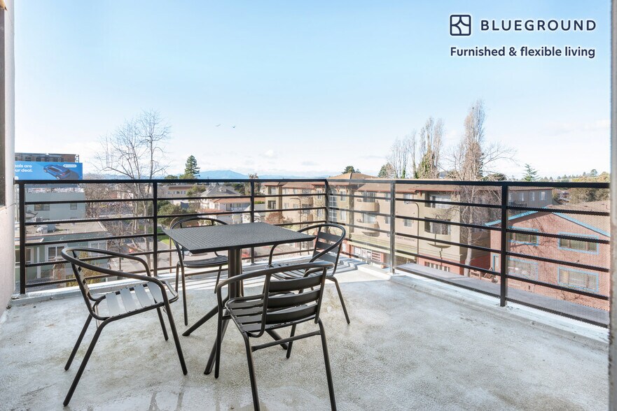 Building Photo - 1698 University Ave