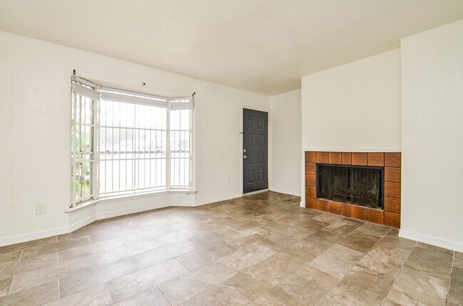 Building Photo - 9350 Country Creek St
