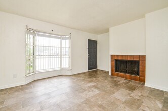 Building Photo - 9350 Country Creek St
