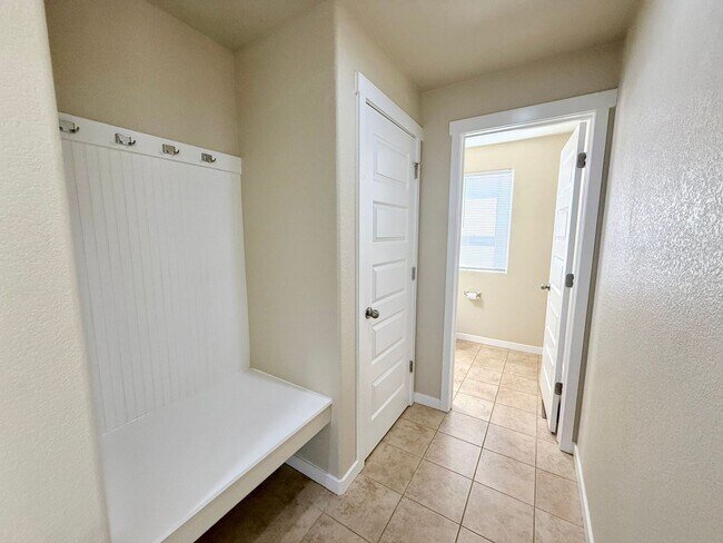Building Photo - 6531 Wexford Dr