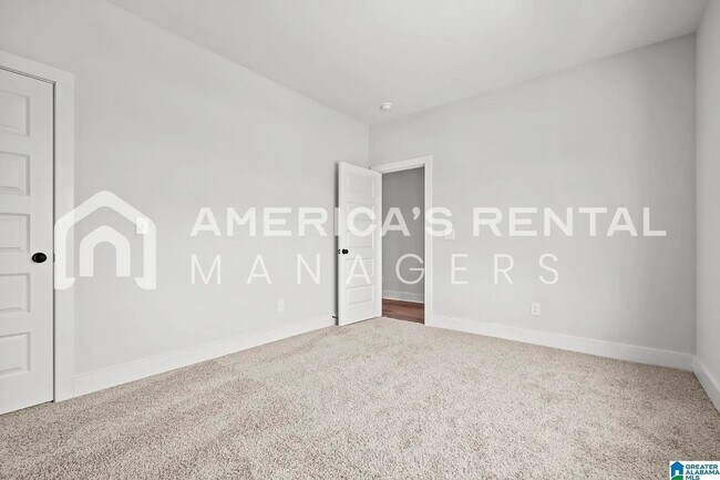 Building Photo - Rare 5 Bedroom Home for Rent!