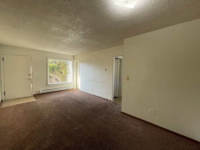 Building Photo - Cozy three bedroom home