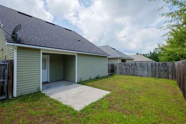 Building Photo - Don't Miss Out On This One!