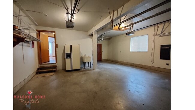 Building Photo - Beautiful open floorplan in amazing Steilacoom!!  All appliances included, large yard!!