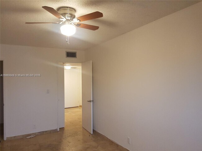 Building Photo - 253 S Cypress Rd