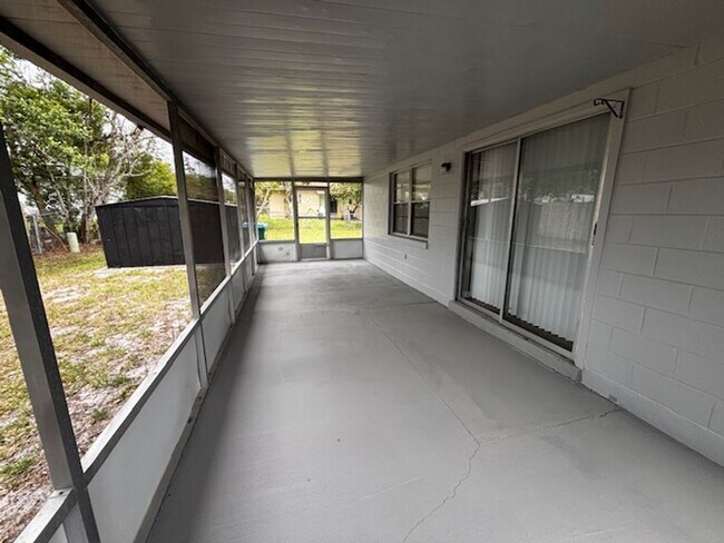 Building Photo - 2 or could be 3 bedroom -1 bath home in Deltona