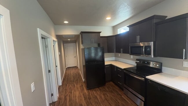 Building Photo - 2 Bedroom / 1 Bathroom in NE Bend