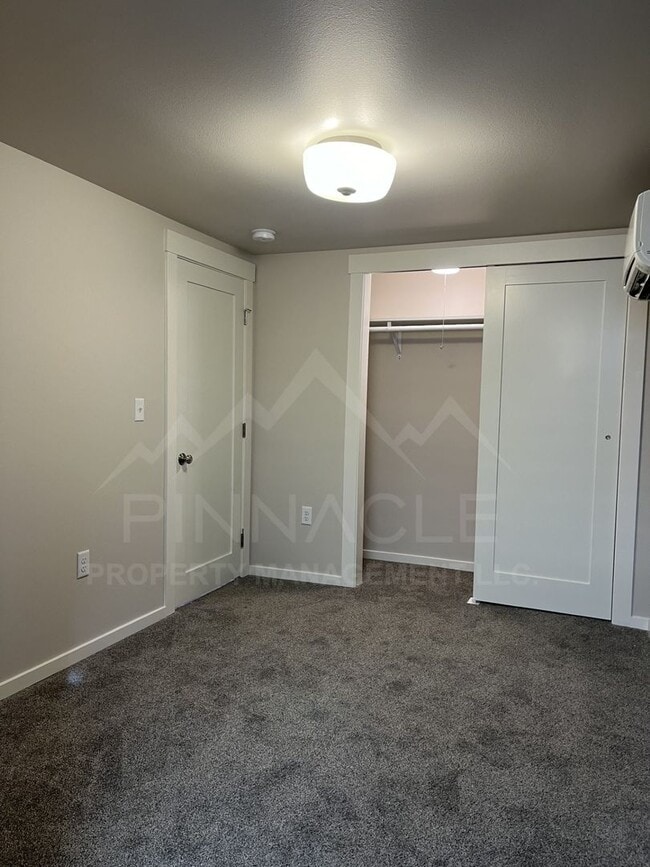 Building Photo - 1-5 1/2 Chicago Ave