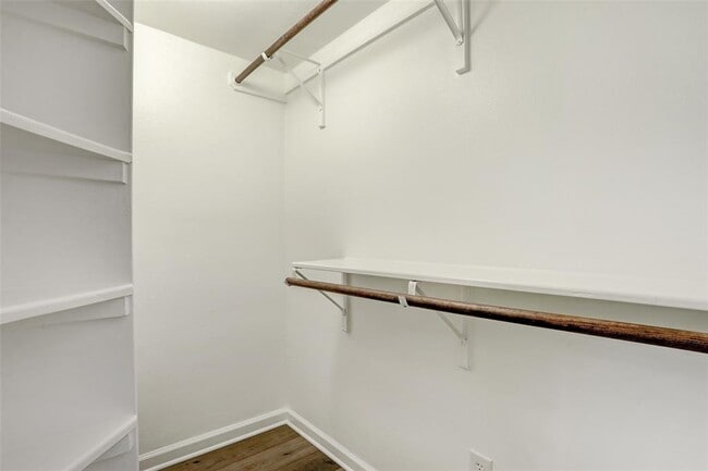 Building Photo - 7685 Northcross Dr