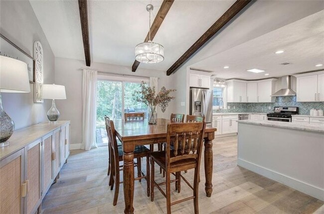 Building Photo - 3410 Holliglen Dr