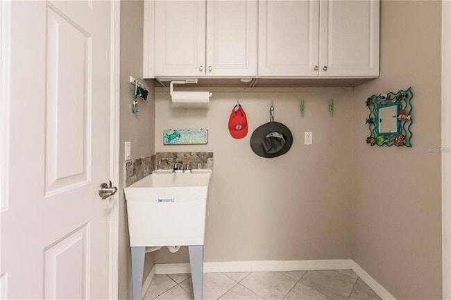 Building Photo - 323 Monaco Dr