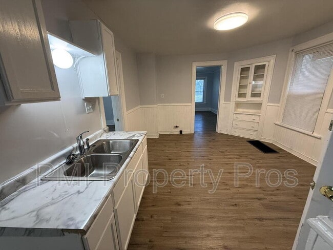 Building Photo - 2853 N Booth St