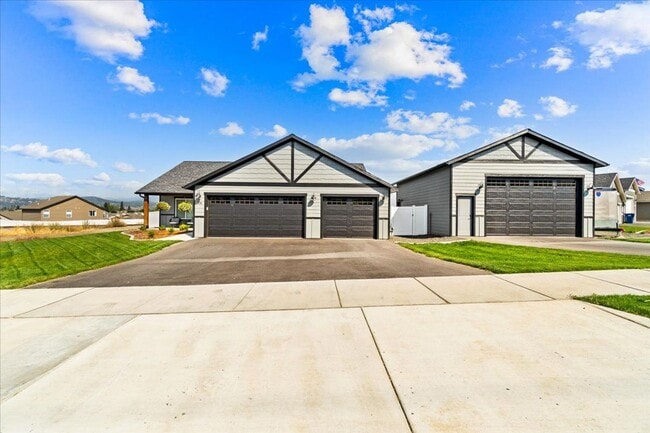 Building Photo - Beautiful New home in Post Falls