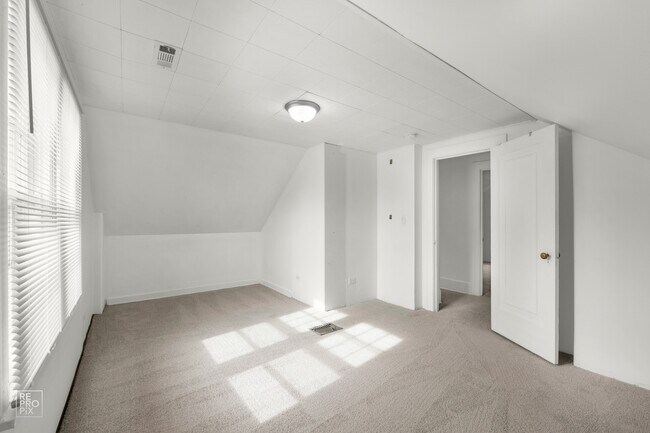 Building Photo - 1009 Prairie St