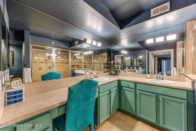 Building Photo - 121 Lancha Cir