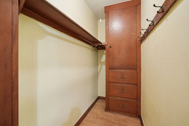Building Photo - $500.00 off 2nd Months Rent!