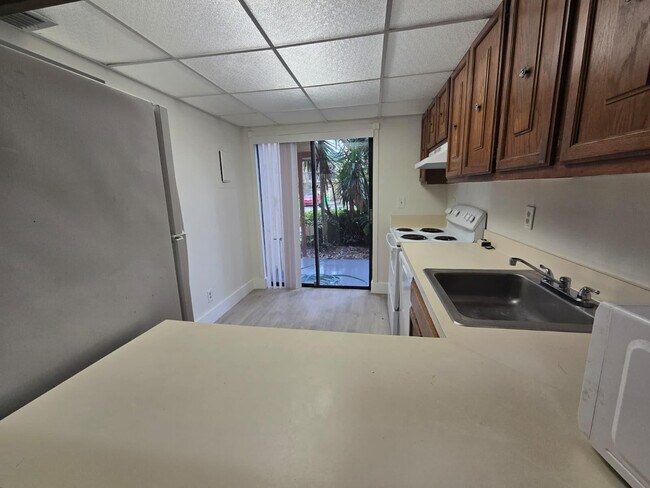 Building Photo - 7743 Balboa St