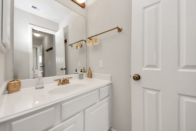 Building Photo - 17859 Camp Cove Dr