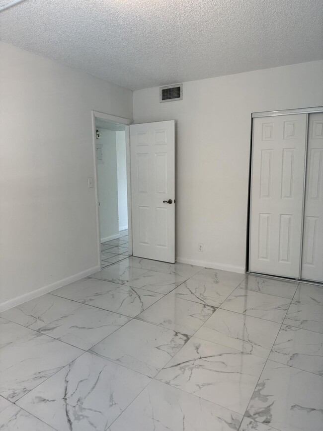 Building Photo - 650 SW 15th Ave
