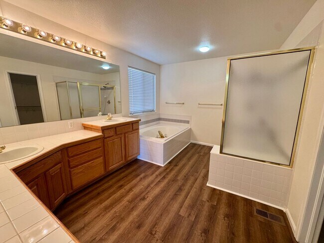 Building Photo - 4 Bed / 4 Bath Dream Home in the Hills at ...