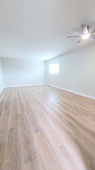 Main Room pic 1 - 4146 Redondo Beach Blvd