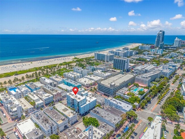 Building Photo - 720 Collins Ave