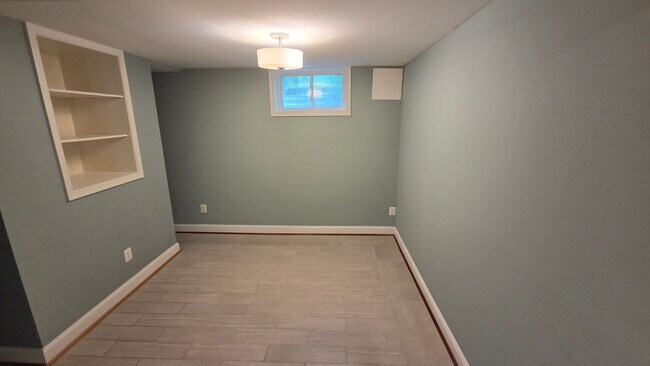 Building Photo - Charming Home in Del Ray