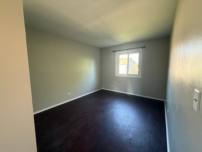 Building Photo - 3900 Sandpiper Dr