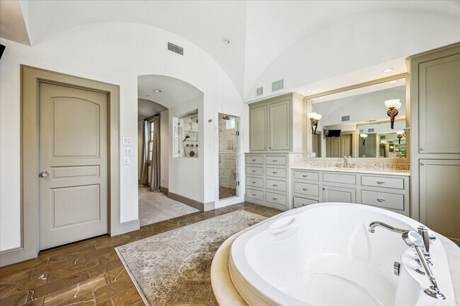 Building Photo - 4800 Palm St