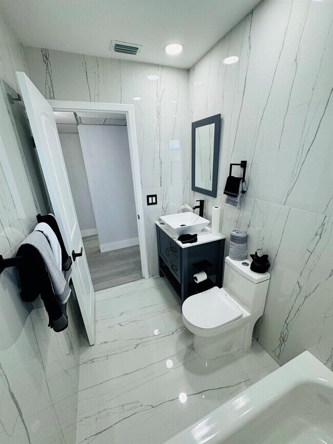 Building Photo - 364 Flanders Dr