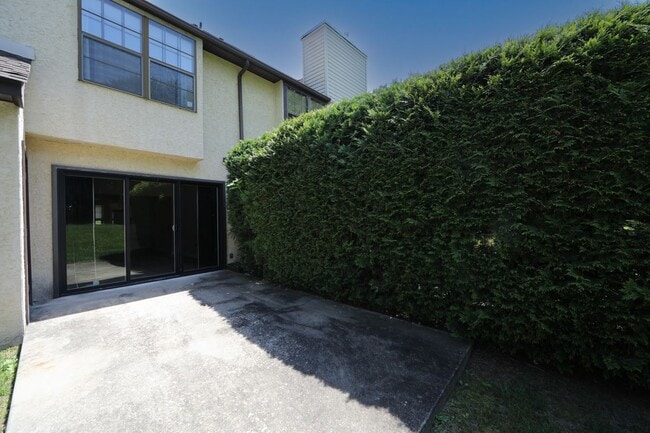 Building Photo - 118 Allens Ln